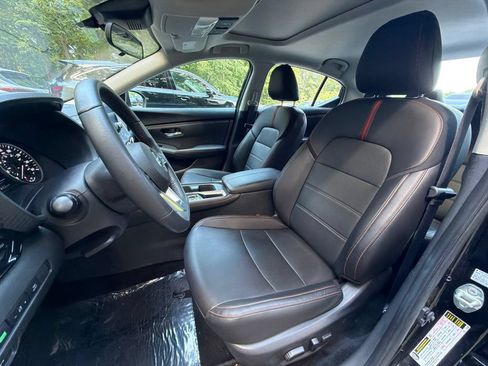 Used 2023 Nissan Sentra SR w/ SR Premium Package FWD image 15