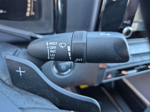 Used 2025 Toyota Camry SE FWD image 32