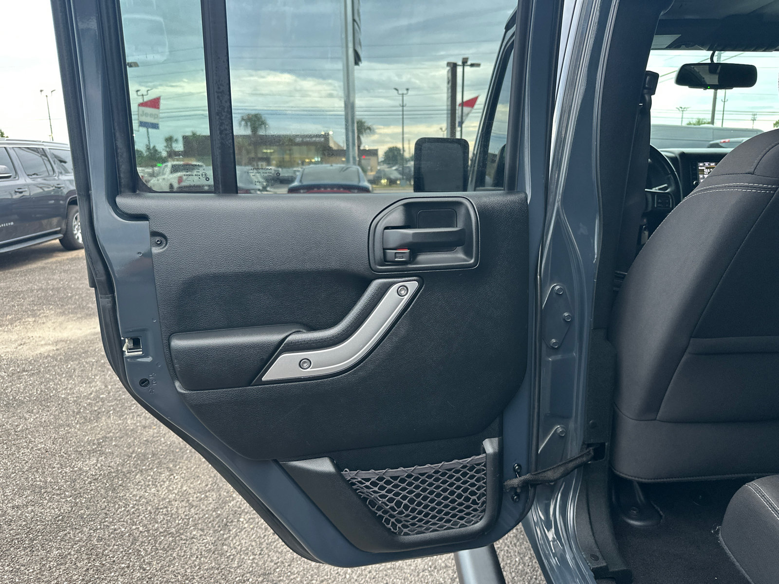 Used 2018 Jeep Wrangler Unlimited Rubicon w/ Cold Weather Group AWD/4WD image 13