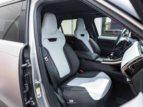 Used 2024 Land Rover Range Rover Sport AWD/4WD image 40