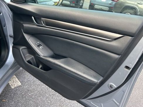 Used 2018 Honda Accord Sport image 32