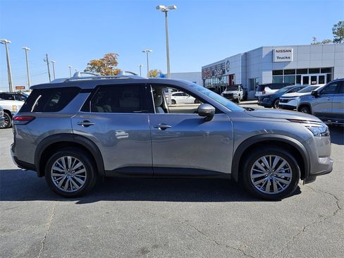 New 2025 Nissan Pathfinder SL w/ SL Premium Package image 14