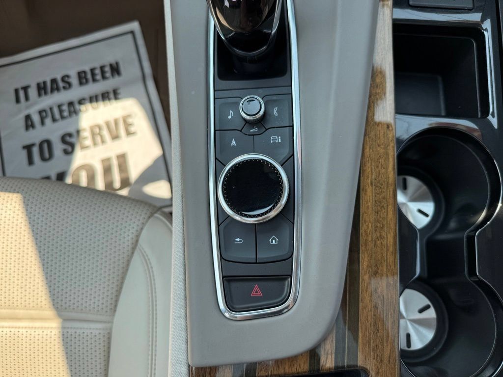 Certified 2023 Cadillac Escalade Premium Luxury Platinum w/ Heavy-Duty Trailer Package AWD/4WD image 27