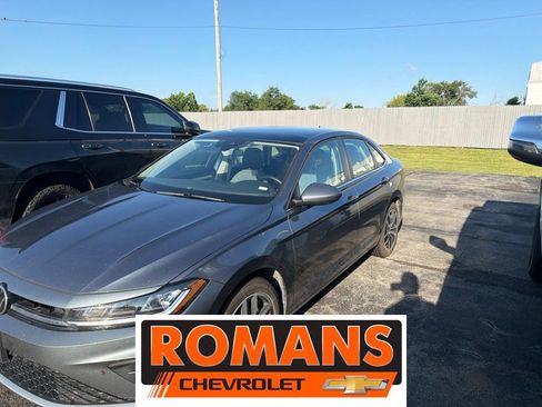 Used 2025 Volkswagen Jetta SE FWD image 1