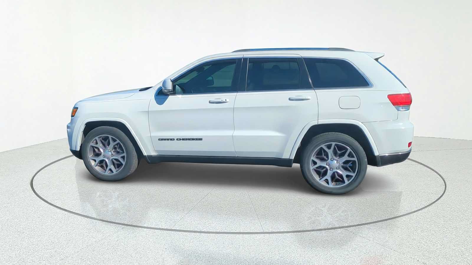 Used 2018 Jeep Grand Cherokee Limited RWD image 9