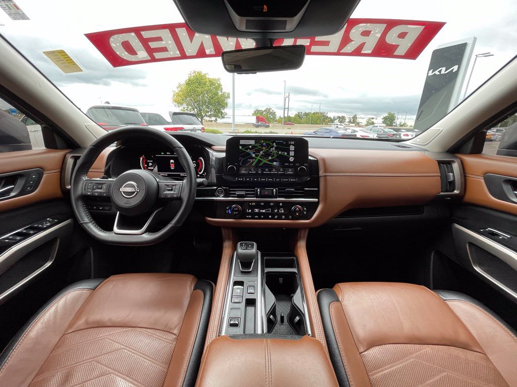Used 2023 Nissan Pathfinder Platinum w/ Black Appearance Package FWD image 31