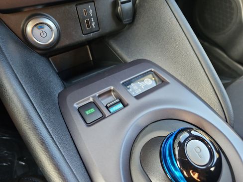 Used 2025 Nissan Leaf S FWD image 19
