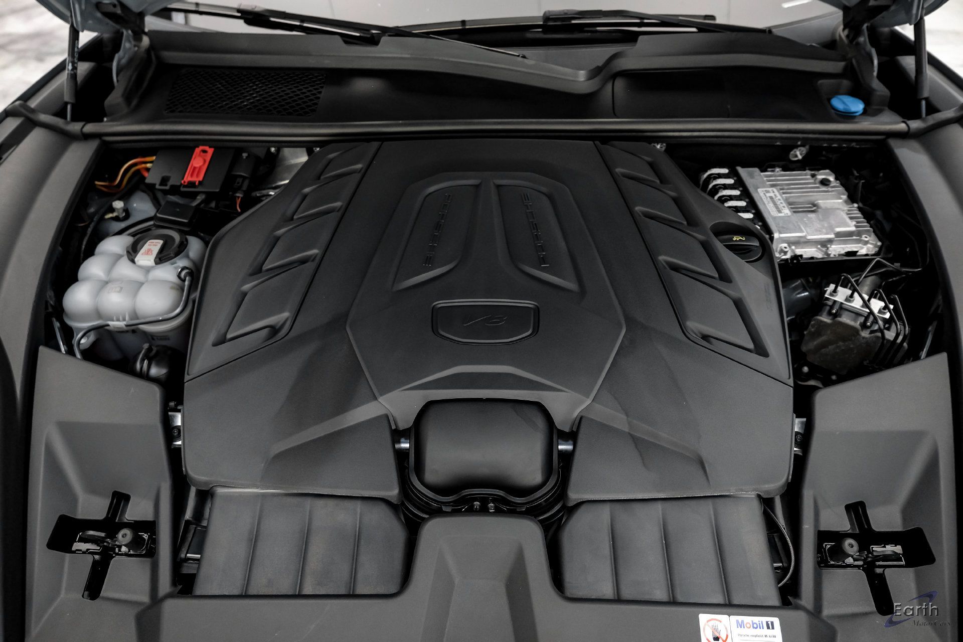 Used 2024 Porsche Cayenne Turbo GT AWD/4WD image 4