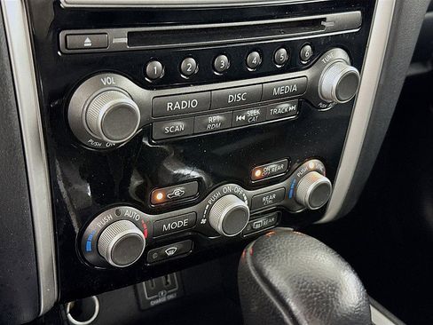 Used 2020 Nissan Pathfinder SV image 16