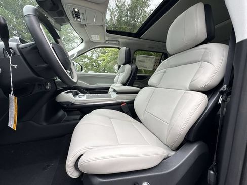 New 2026 Lincoln Navigator Reserve AWD/4WD image 11