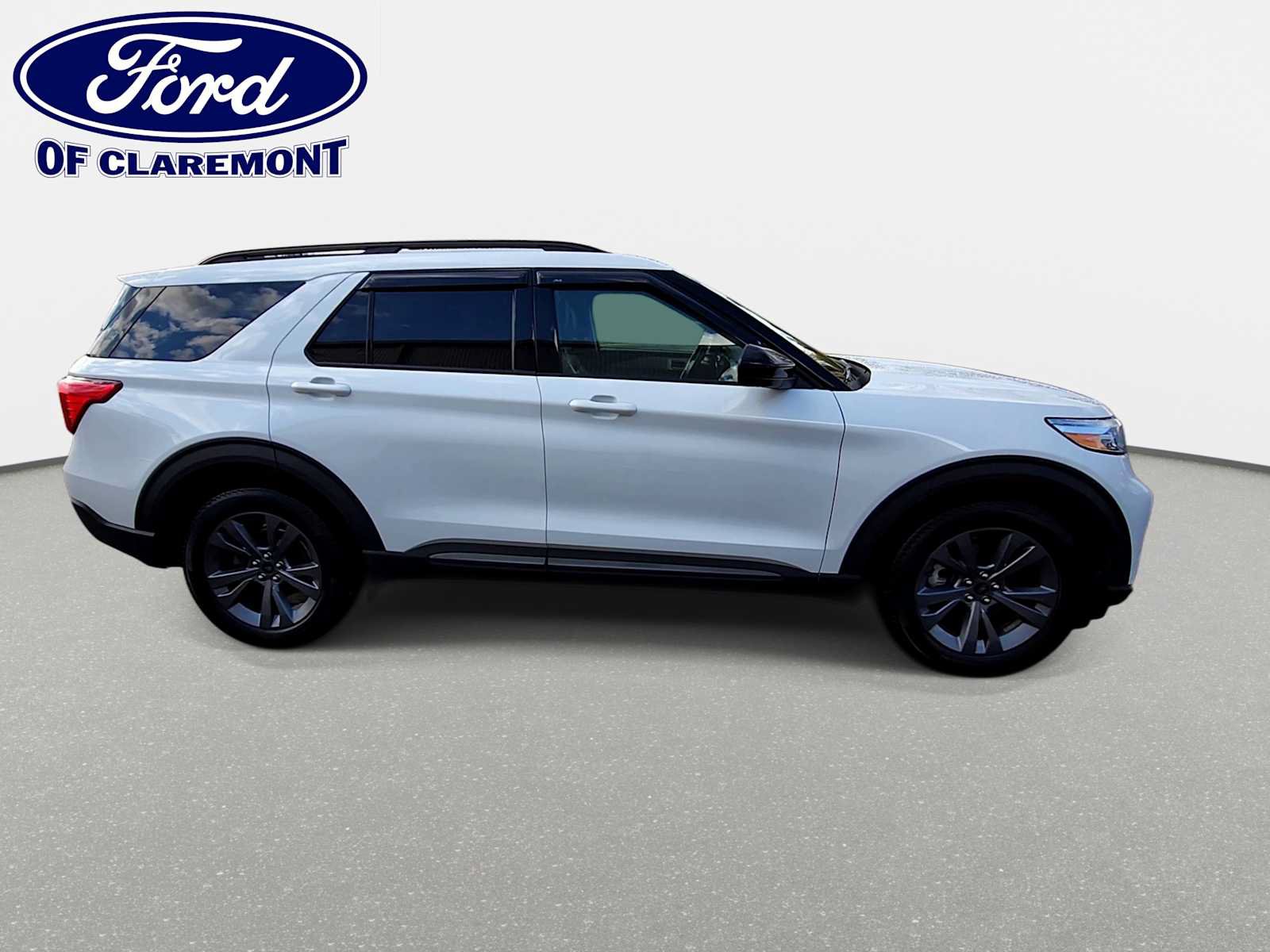 Used 2023 Ford Explorer XLT w/ Equipment Group 202A AWD/4WD image 9