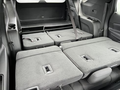 Used 2025 Chevrolet Traverse LT w/ Midnight/Sport Edition image 22