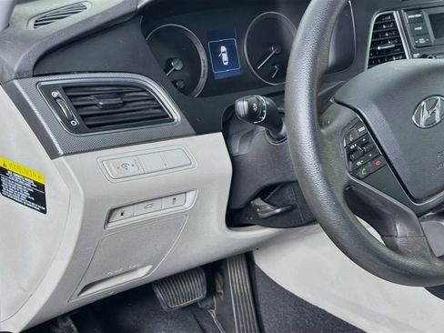 Used 2015 Hyundai Sonata SE FWD image 16