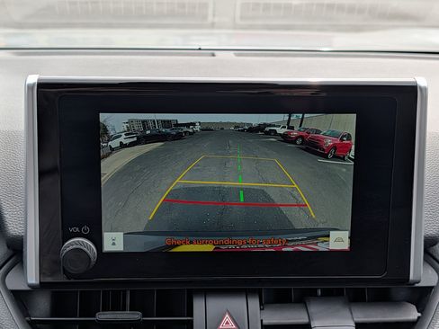 Used 2025 Toyota RAV4 XLE AWD/4WD image 34