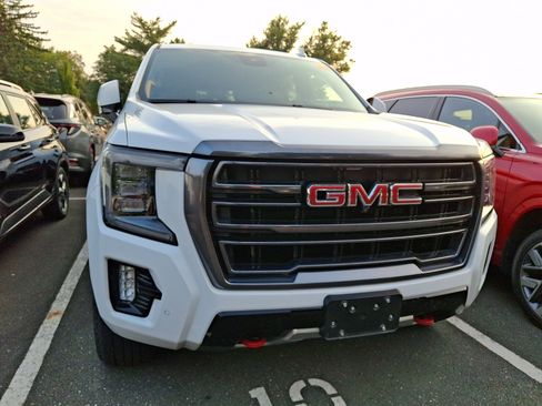 Used 2024 GMC Yukon AT4 w/ Technology Package AWD/4WD image 4