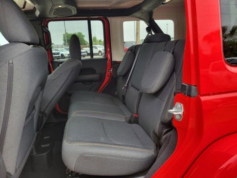Used 2025 Jeep Wrangler Unlimited Sahara AWD/4WD image 29