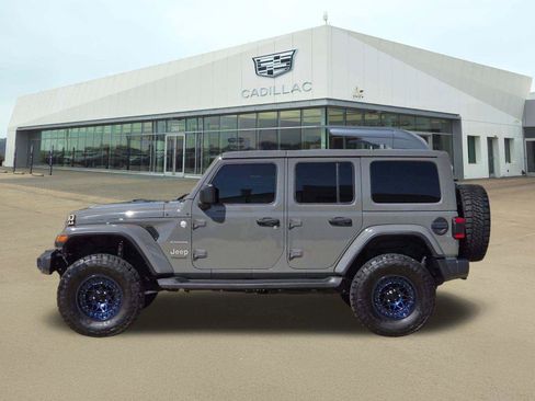 Used 2021 Jeep Wrangler Unlimited Sahara w/ Dual Top Group AWD/4WD image 3