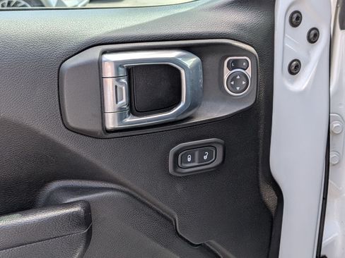 Used 2021 Jeep Gladiator Rubicon AWD/4WD image 15
