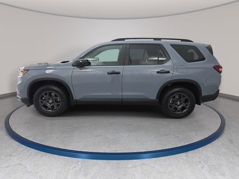 Certified 2025 Honda Pilot TrailSport image 8