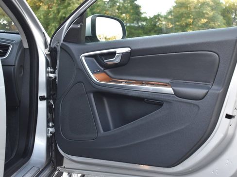 Used 2016 Volvo S60 T5 Inscription Platinum FWD image 10