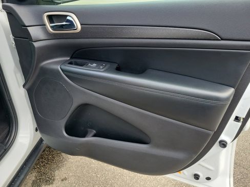 Used 2017 Jeep Grand Cherokee Laredo w/ Quick Order Package 23E image 35