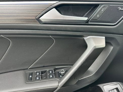 Used 2022 Volkswagen Tiguan SEL R-Line image 8