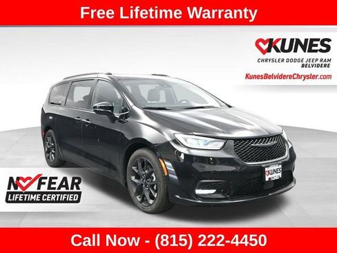 Used 2025 Chrysler Pacifica Limited FWD image 1