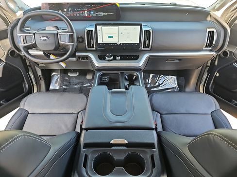 New 2026 Ford Expedition Platinum w/ Driver's Package image 9