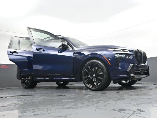 Certified 2025 BMW X7 M60i AWD/4WD image 44