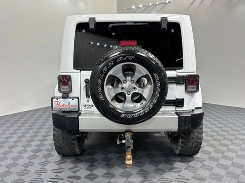 Used 2017 Jeep Wrangler Unlimited Sahara w/ Connectivity Group AWD/4WD image 4