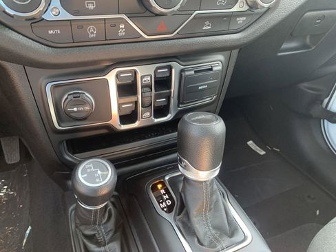 New 2025 Jeep Gladiator Sport image 16