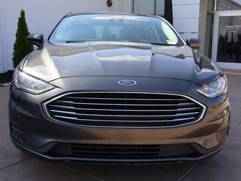Used 2020 Ford Fusion SE FWD image 2