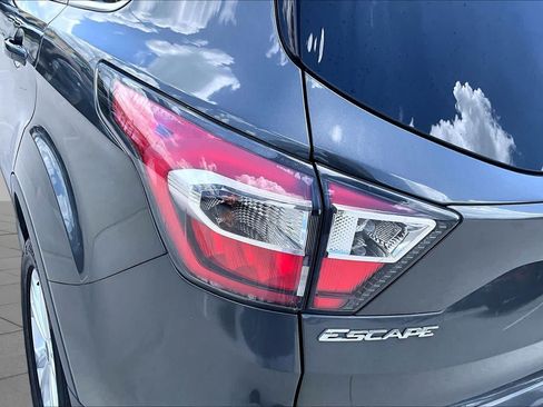 Used 2017 Ford Escape SE FWD image 28