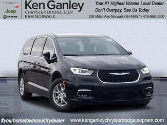 New 2026 Chrysler Pacifica Select image 1