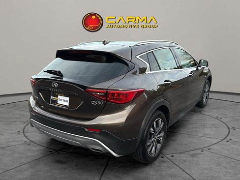 Used 2018 INFINITI QX30 Premium w/ Navigation Package image 7