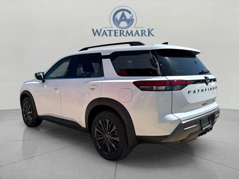 New 2026 Nissan Pathfinder SL w/ SL Premium Package AWD/4WD image 2
