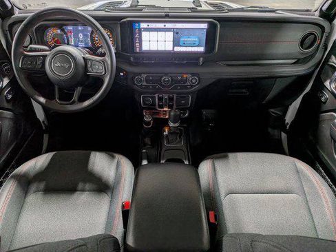 Certified 2025 Jeep Wrangler Unlimited Rubicon AWD/4WD image 15