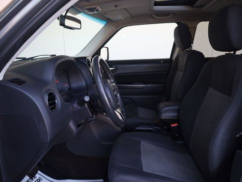 Used 2013 Jeep Patriot Latitude w/ Sun/Sound Group AWD/4WD image 16