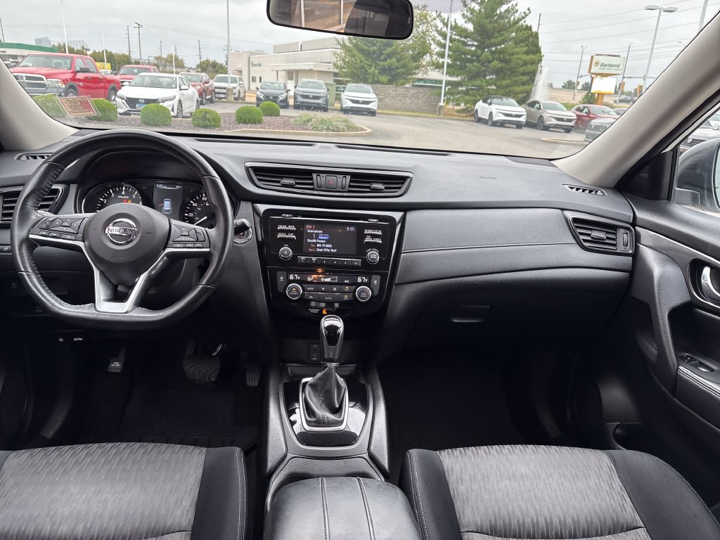 Used 2017 Nissan Rogue SV AWD/4WD image 12