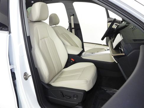 Used 2025 Audi Q5 Premium w/ Convenience Package AWD/4WD image 19
