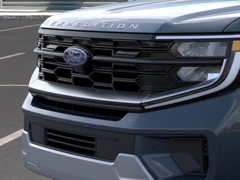 New 2025 Ford Expedition Max Platinum w/ Driver's Package image 17