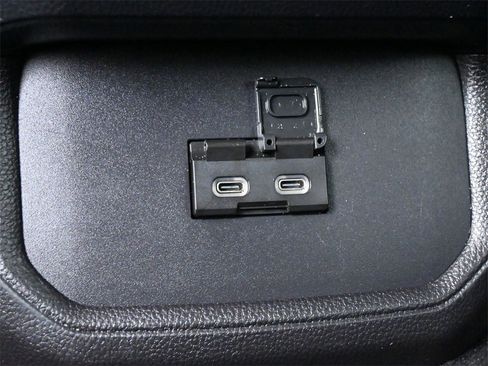 Used 2022 Toyota Highlander XLE image 19