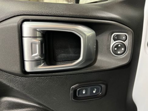 Used 2018 Jeep Wrangler Rubicon w/ Steel Bumper Group image 28