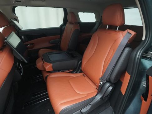 Used 2024 Kia Carnival SX FWD image 17