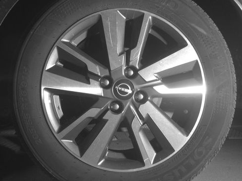 Used 2025 Nissan Versa SV FWD image 14