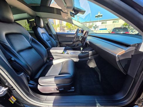 Used 2022 Tesla Model 3 image 16