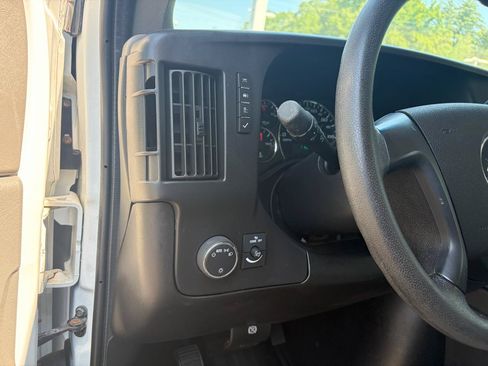 Used 2016 Chevrolet Express 3500 RWD image 20