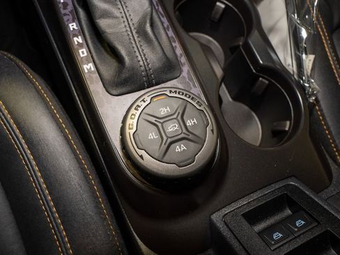 Used 2024 Ford Bronco Badlands image 19