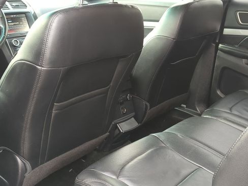 Used 2016 Ford Explorer XLT w/ Equipment Group 202A image 24