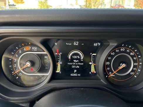 Used 2024 Jeep Wrangler Unlimited Rubicon image 12